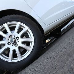 【小回りが効いて燃費の良い車！！】　コンパクトながら快適な乗り心地になっています。の画像