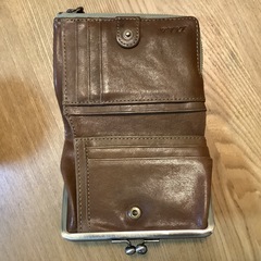 ダコタの二つ折り財布の画像