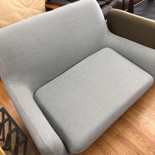 【UNIQLO】グレーカラーの布生地2人掛けソファーお売りします！