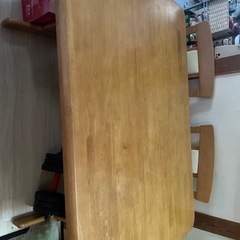 ダイニングテーブルの画像