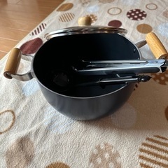 値下げ！鍋とお玉トングのセットの画像