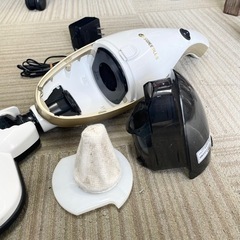 【美品‼️】シーシーピー 2017年製 サイクロン式コードレスハンディクリーナー 掃除機 ホワイト♪の画像