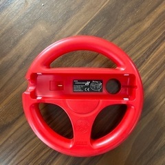 Wiiのコントローラーとマリオハンドルの画像