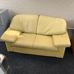 2人掛けソファー　黄色レザー　あげますの画像
