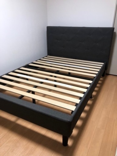 シンプルダブルベッド
