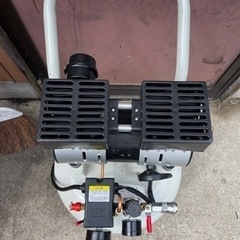 アストロプロダクツ　サイレント　コンプレッサー　38lの画像