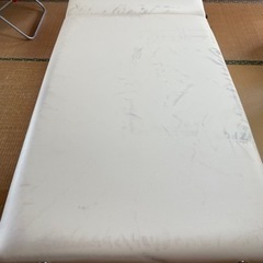 折りたたみマッサージベッド エステ 白 収納バッグ付きの画像