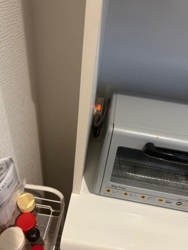 便利！！　コンセント付き　食器棚