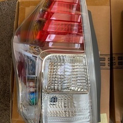 プリウスα 後期純正テールランプ左右セット