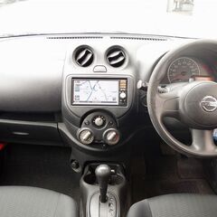 【運転しやすいボディに低燃費の車！！】　デザイン人気のある車です🚙