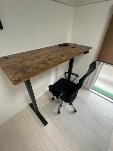 電動昇降式デスク横140cm,縦60cm,高さ(最大)118cm,高さ(最低)70cm