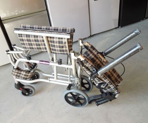 カドクラ アルミ製 簡易型車椅子 車いす チェック柄 小型 介助用 コンパクト ノーパンクタイヤ 折りたたみ可 札幌市東区 新道東店