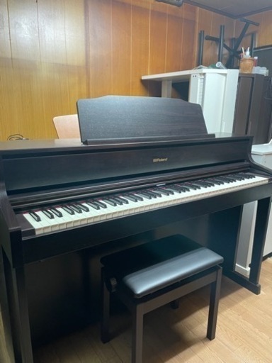配送可能、中古美品Roland 電子ピアノ　2016年製HP605 高低自在椅子付き