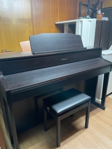 配送可能、中古美品Roland 電子ピアノ　2016年製HP605 高低自在椅子付き