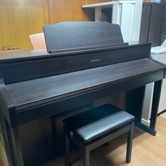 配送可能、中古美品Roland 電子ピアノ　2016年製HP605 高低自在椅子付きの画像