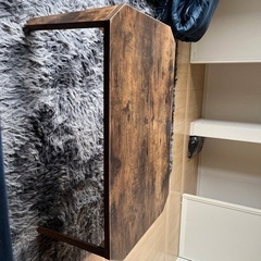 木製テーブルの画像