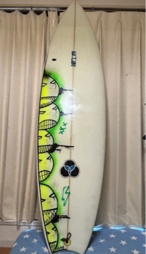 5日に終了します。限定1点物のサーフボード1枚とオマケはサーフボード1枚➕ウエットスーツ