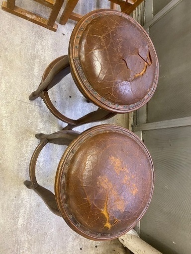 アンティークなスツール　残りひとつ