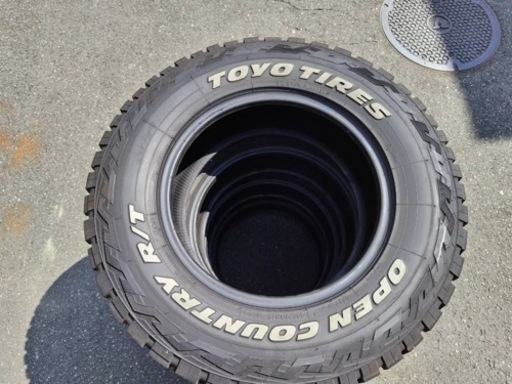 235/70R16 トーヨータイヤ　オープンカントリーRT ホワイトレター　4本 16インチ / トーヨー