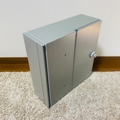 リクシル　アクシィ縦型ポスト　ナチュラルシルバー　前入れ横出し右開き