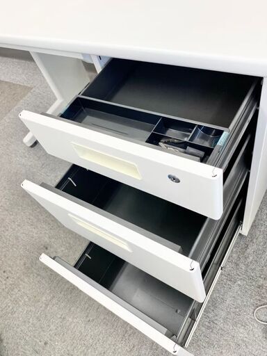 オフィスデスク・事務机　オフィス家具　（Ｗ1200×Ｄ700×Ｈ670）