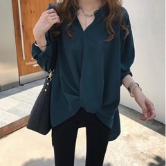 【最終お値下げ⭐︎今週1,000円】【新品】「グリーン系おしゃれなブラウス』の画像