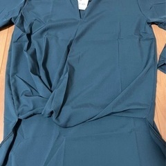 【最終お値下げ⭐︎今週1,000円】【新品】「グリーン系おしゃれなブラウス』の画像