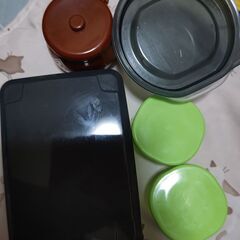 《無料》お弁当箱やタッパーハートの入れ物2つなど。