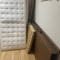 クイーンベッドの画像