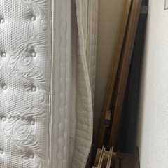 クイーンベッドの画像