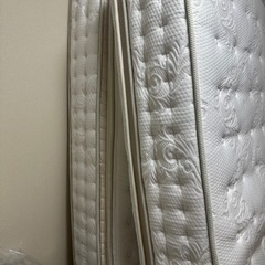 クイーンベッドの画像