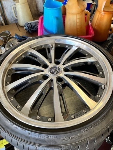 19インチ　8J +38 225/40r19 pcd114.3 5穴