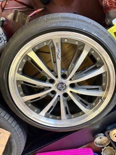 19インチ　8J +38 225/40r19 pcd114.3 5穴
