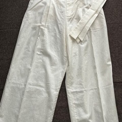 ユニクロ　白　パンツLの画像