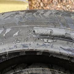 新品未使用ひびあり　ノア、ステップワゴン、ヴォクシーなど　スタッドレスタイヤ2本セット　205/60R16　名古屋からすぐです。一宮市ですが岩倉まですぐです。の画像