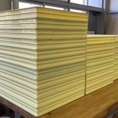 プラスチックのケース、仕分け棚、収納箱、積み重ね可、縦50cm、横67cm、高さ6.5cm、多数ありますの画像