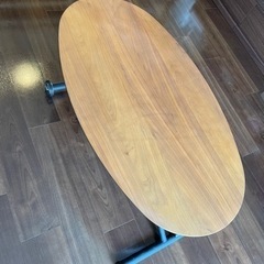 【期間限定】高さ調節可能なテーブル10/1までの画像