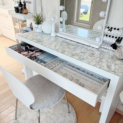 IKEAの大人気マルムシリーズ　デスク　ドレッサーの画像