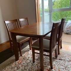 ダイニングテーブルの画像