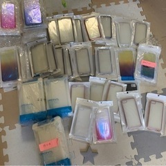大量のスマホ携帯ケース　