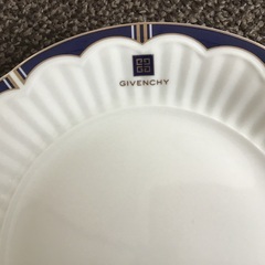 GIVENCHY 皿の画像