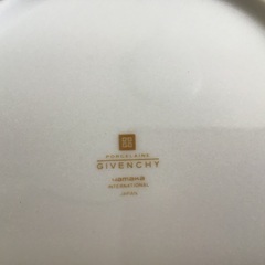GIVENCHY 皿の画像