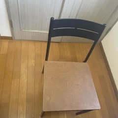 (受け渡し者決定)ダイニングテーブル　椅子二脚付きの画像