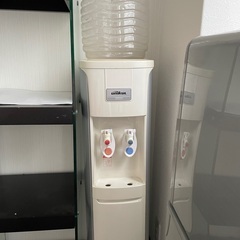【最終値下げ】ウォーターサーバー（継ぎ足し型）（私は水素水を入れ...