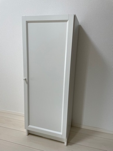 IKEA キャビネット　扉付き本棚