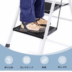【引渡し予定あり/新規申込み不可】脚立 踏み台 アルミ 折りたたみ 4段 持ち手付き脚立 おしゃれ ステップ台 スツール step ladder はしご 梯子 キャタツ きゃたつ ふみだい 室内 屋外 滑り止め付き ハシゴ 軽量 コンパクト 耐荷重150KG 白（4段）の画像