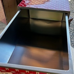 珍品　金物の衣装ケースの画像