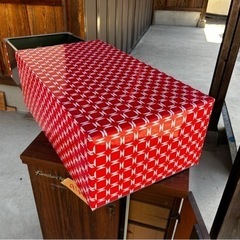 珍品　金物の衣装ケースの画像