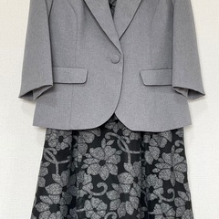 『極美品』未使用・上品なアンサンブル三点セット(ブラウス・スカー...