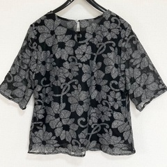 『極美品』未使用・上品なアンサンブル三点セット(ブラウス・スカート・ジャケット)の画像